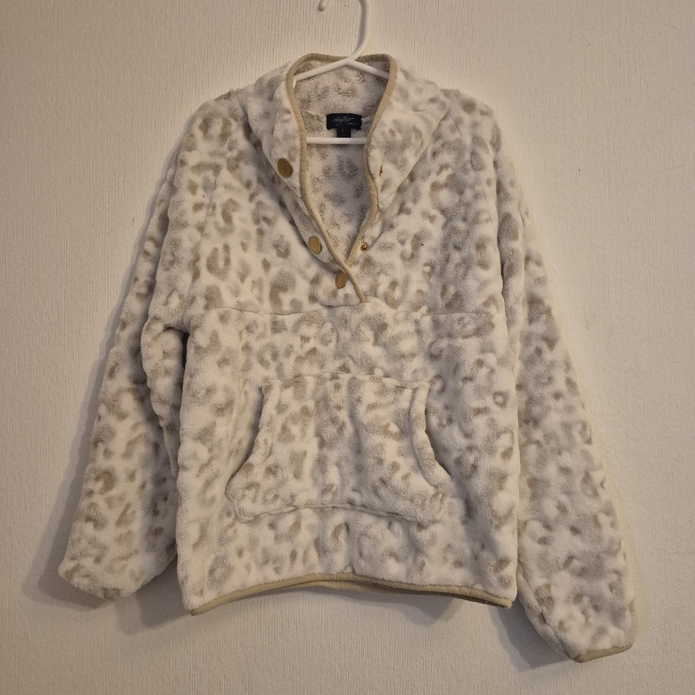 This Girls Quarter Button Sweater Plush Fleece Pullover by Daytrip in size S